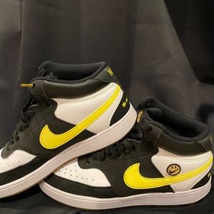 YELLOW N BLACK NIKE SHOES !!!